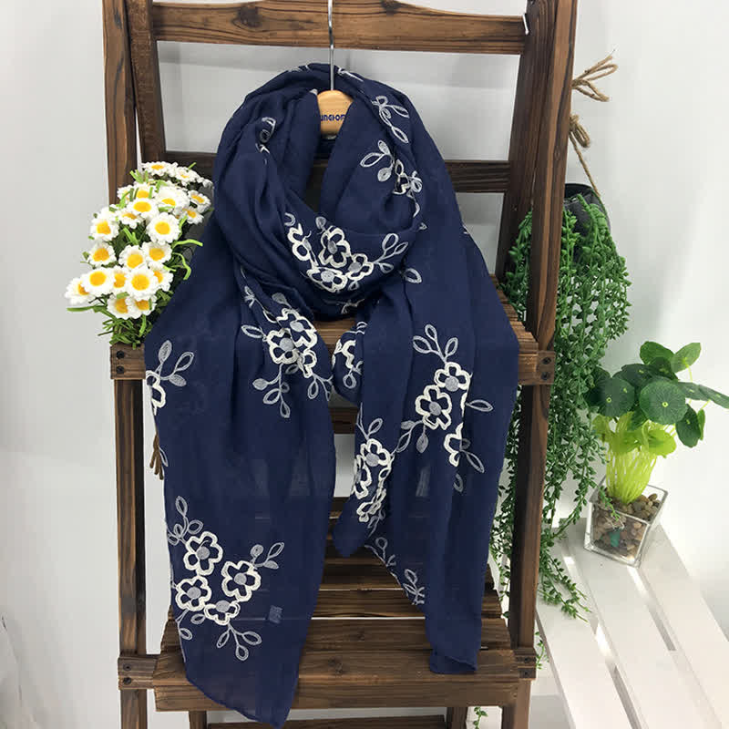 Dünner Damenschal aus Baumwollleinen mit Blumenstickerei