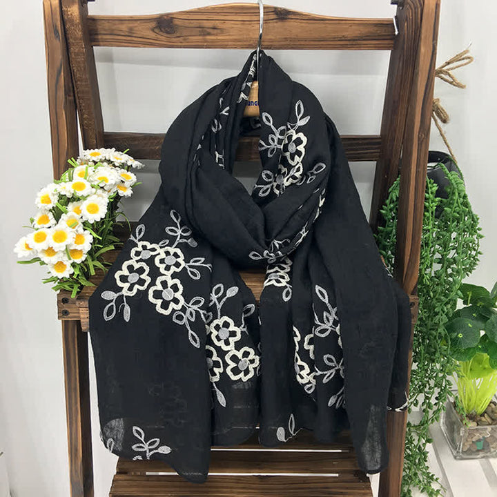 Dünner Damenschal aus Baumwollleinen mit Blumenstickerei