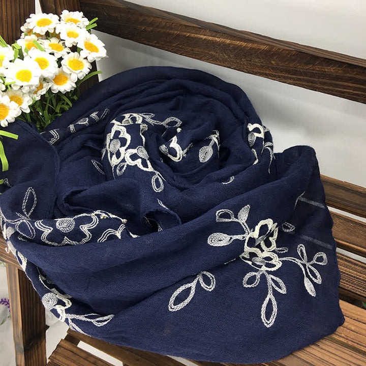 Dünner Damenschal aus Baumwollleinen mit Blumenstickerei