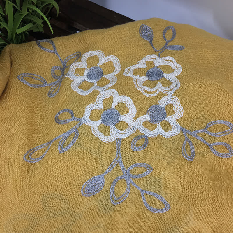 Dünner Damenschal aus Baumwollleinen mit Blumenstickerei