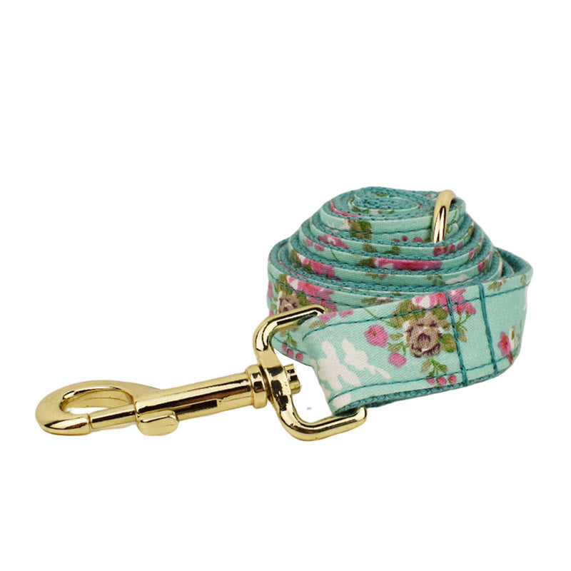 Florales Hunde- und Katzenhalsband mit verstellbarer Fliege und Hundegeschirr-Leine