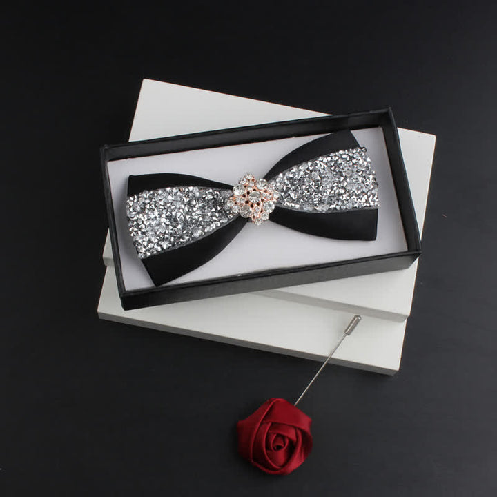 2-teiliges Herren-Ansteckfliegen-Set mit glänzenden Strasssteinen und roter Corsage