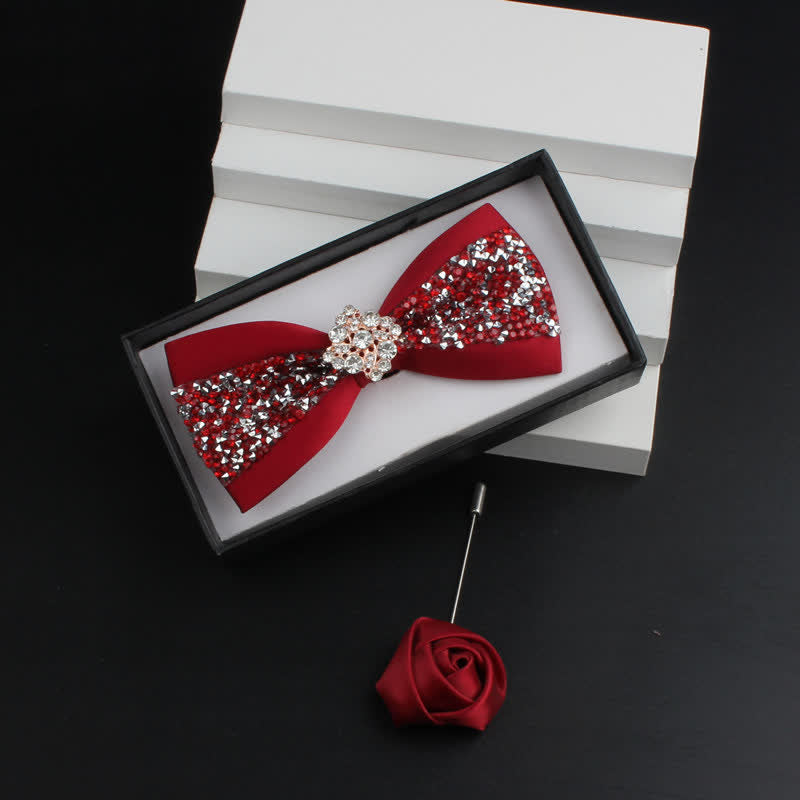 2-teiliges Herren-Ansteckfliegen-Set mit glänzenden Strasssteinen und roter Corsage