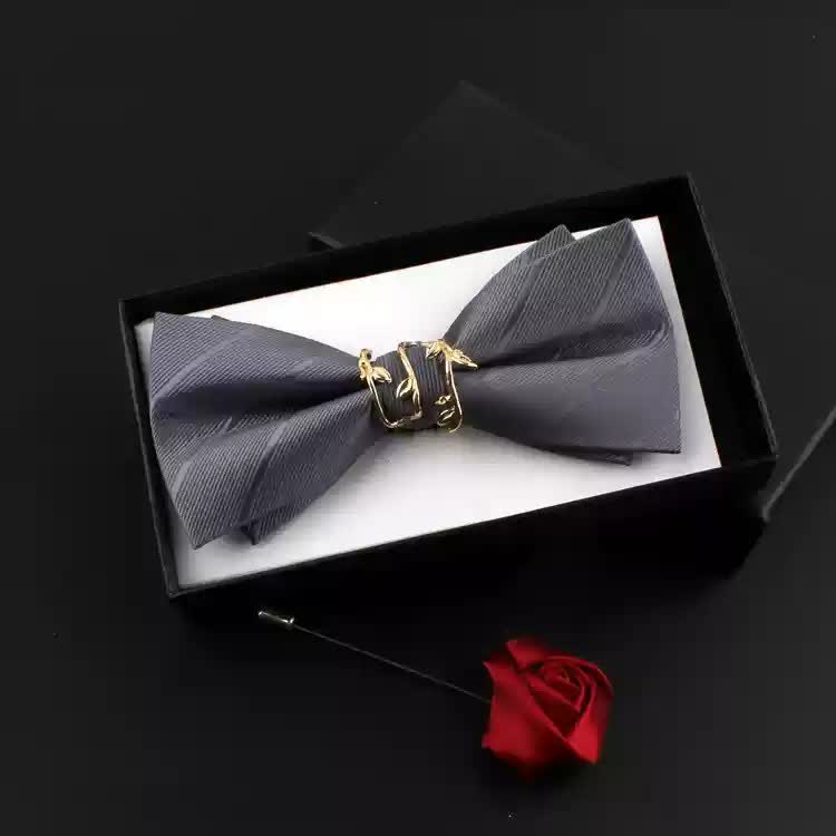 2-teiliges Herren-Ansteckfliegen-Set mit goldenen Weinblättern und roten Ansteckblumen