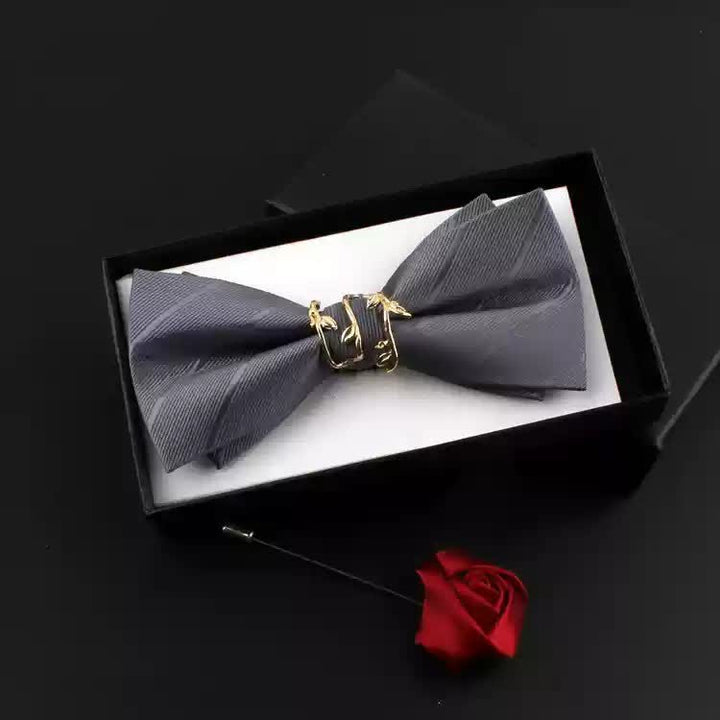 2-teiliges Herren-Ansteckfliegen-Set mit goldenen Weinblättern und roten Ansteckblumen