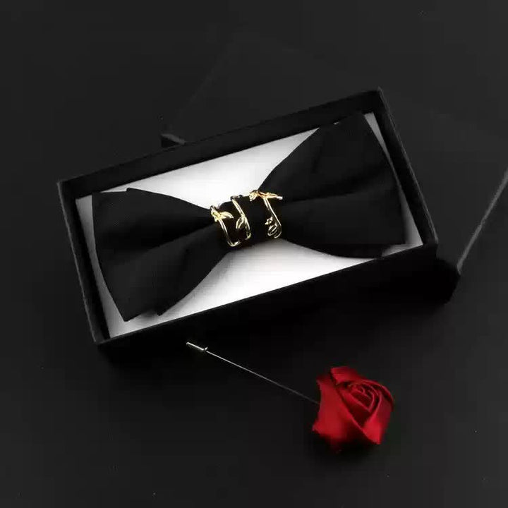 2-teiliges Herren-Ansteckfliegen-Set mit goldenen Weinblättern und roten Ansteckblumen