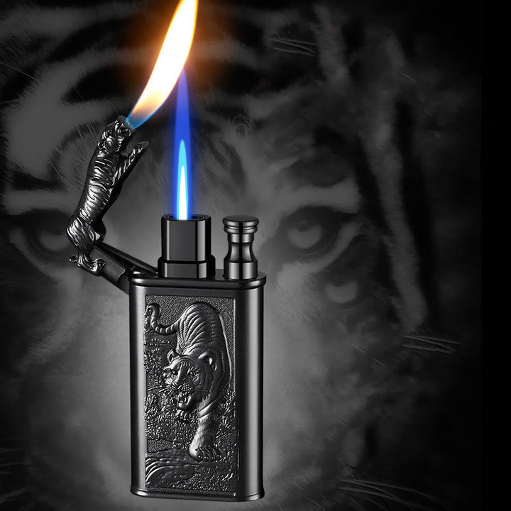 Nachfüllbares Butanfeuerzeug mit Doppelflammenprägung „Fierce Tiger“