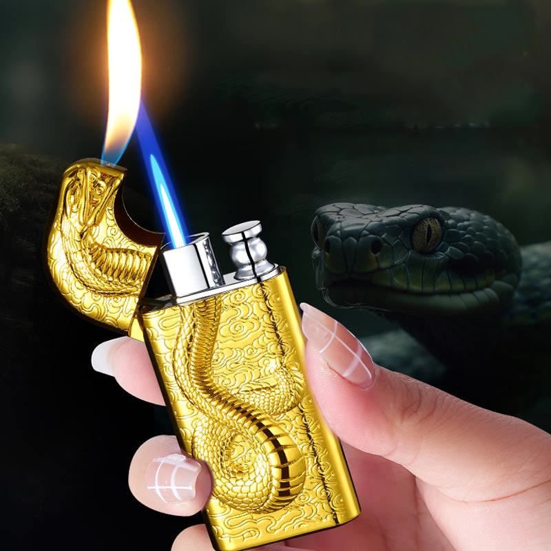 Nachfüllbares Butanfeuerzeug mit Doppelflammenprägung „Serpent King“