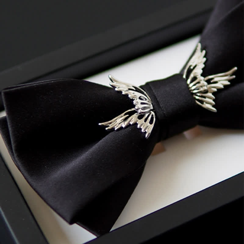 Elegante schwarze Fliege mit silbernen Flügeln für Herren