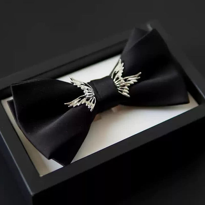 Elegante schwarze Fliege mit silbernen Flügeln für Herren