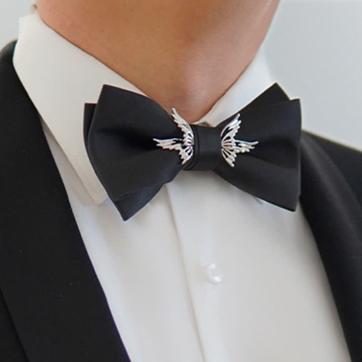 Elegante schwarze Fliege mit silbernen Flügeln für Herren