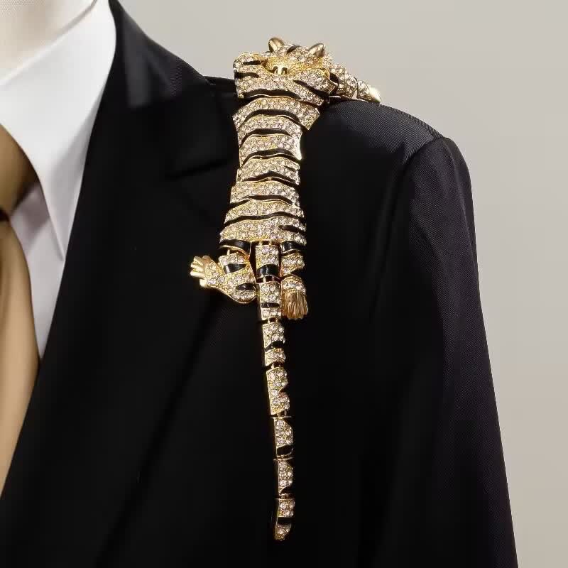 Majestic Tiger – Große, luxuriöse Brosche mit funkelnden Strasssteinen für Herren - image 10