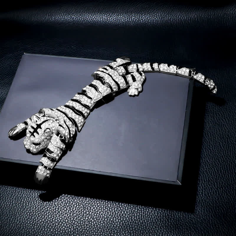 Majestic Tiger – Große, luxuriöse Brosche mit funkelnden Strasssteinen für Herren - Silber - image 2