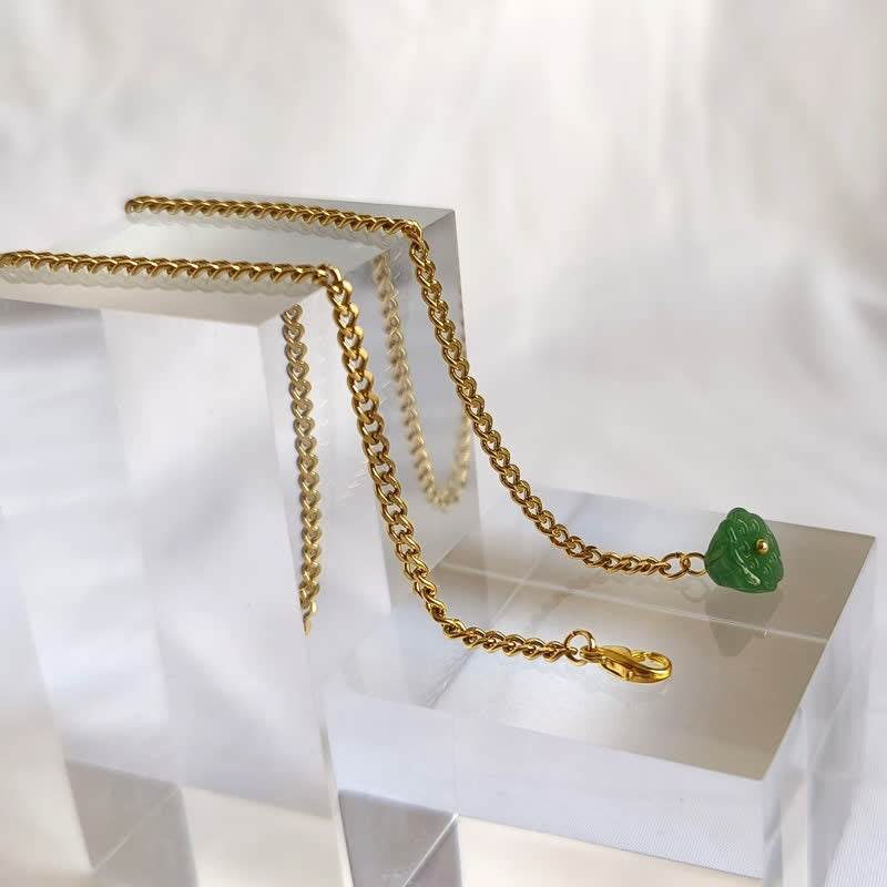 Herren-Anzugsbrosche mit 18 Karat vergoldetem Naturstein und hängender Kette