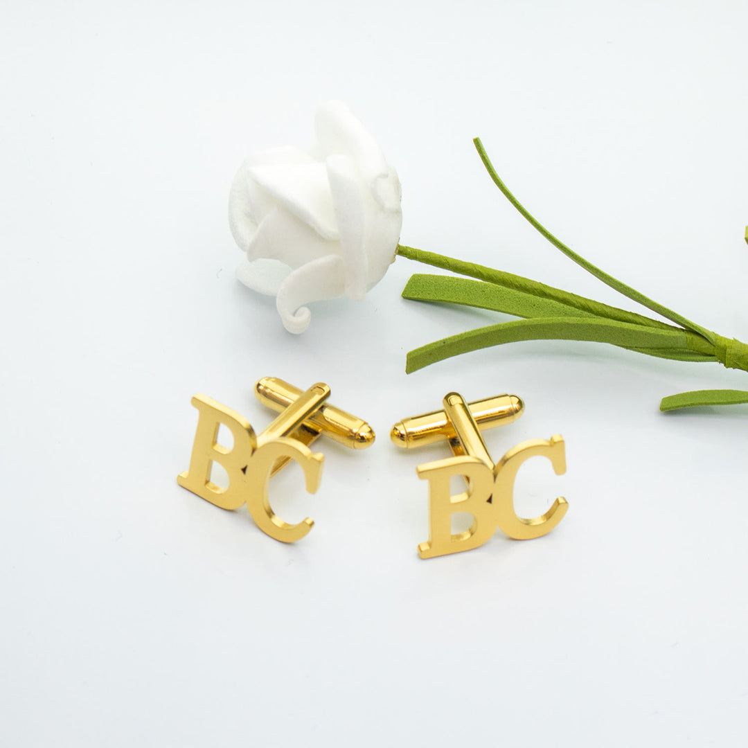 1 Paar benutzerdefinierte Buchstabenknopfabdeckungen Set Anzugmanschettenknöpfe - Gold - Mit Holzbox - image 2