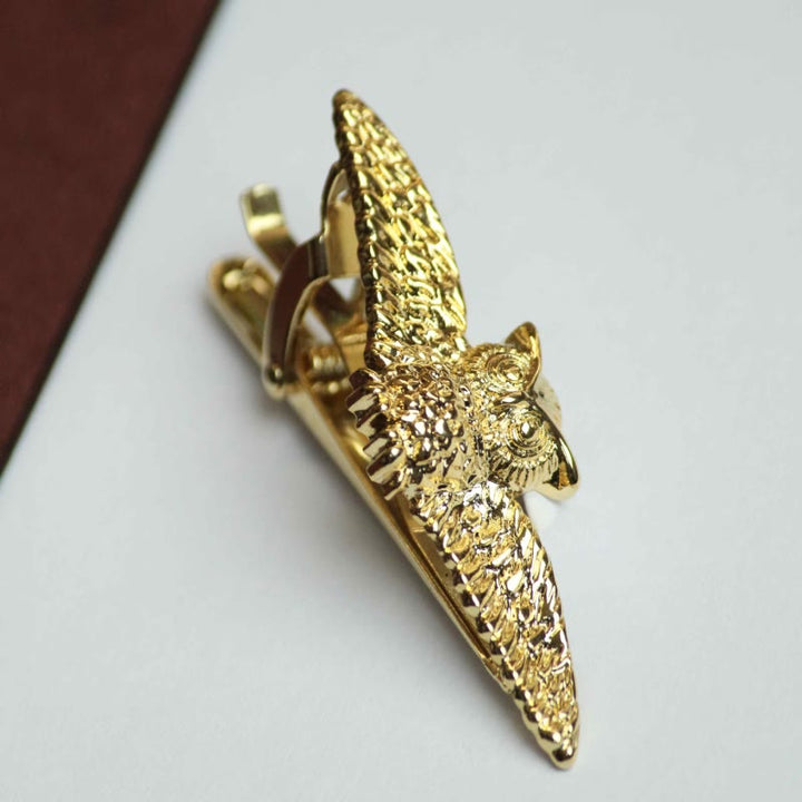 Goldene Krawattenklammer mit fliegender Eule für Herren - image 4