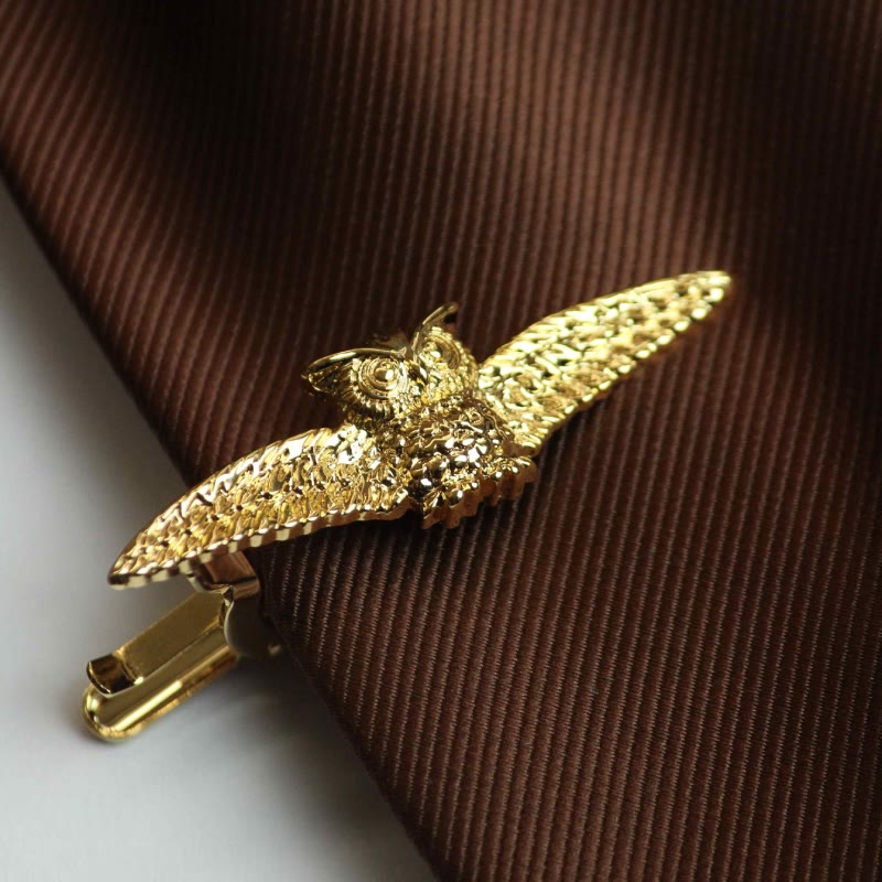 Goldene Krawattenklammer mit fliegender Eule für Herren - image 1