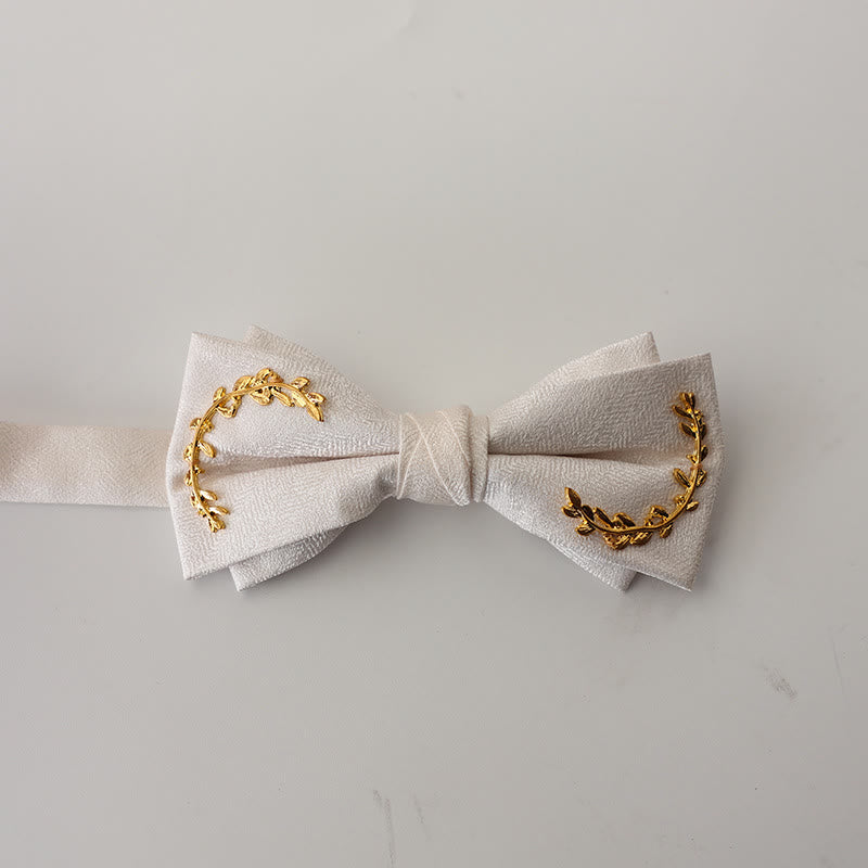 Doppellagige Fliege mit verstellbarem Riemen und goldenem Weinreben-Jacquardmuster