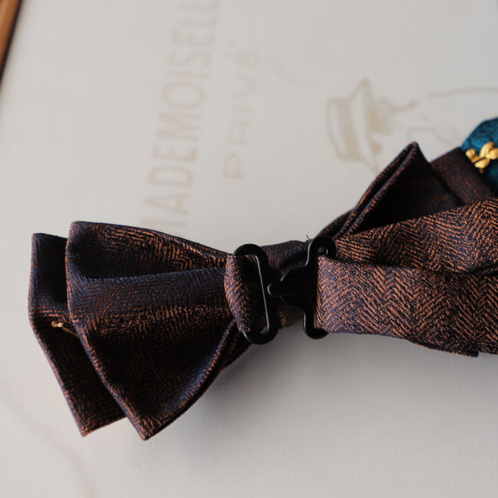 Doppellagige Fliege mit verstellbarem Riemen und goldenem Weinreben-Jacquardmuster