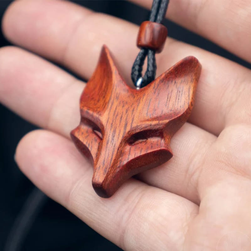 Handgemachte Halskette mit Fuchsanhänger aus Holz