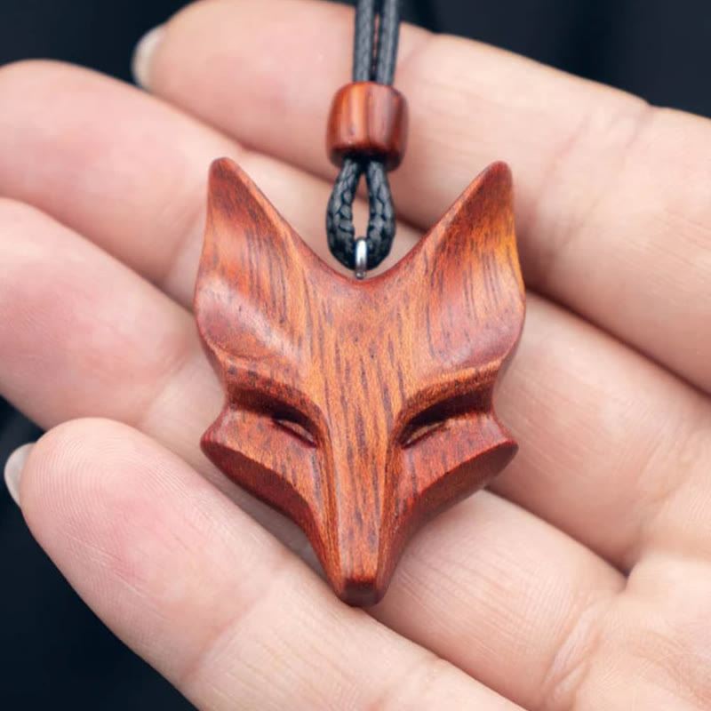 Handgemachte Halskette mit Fuchsanhänger aus Holz