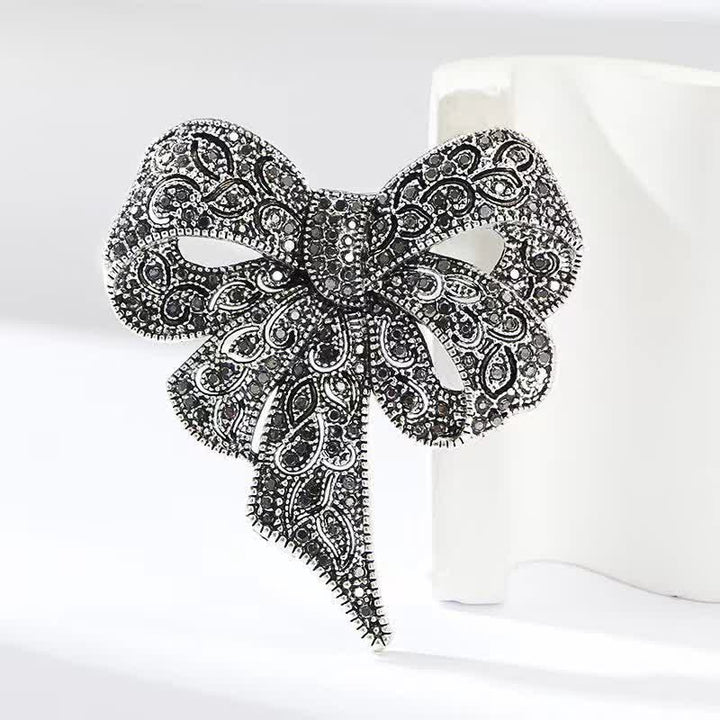 Damen-Brosche mit Strasssteinen in Antik-Silber mit Schleife und Knoten