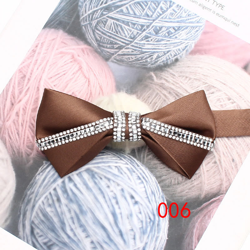 Fliege aus Seidensatin mit Glitzer und Diamanten und verstellbarem Riemen