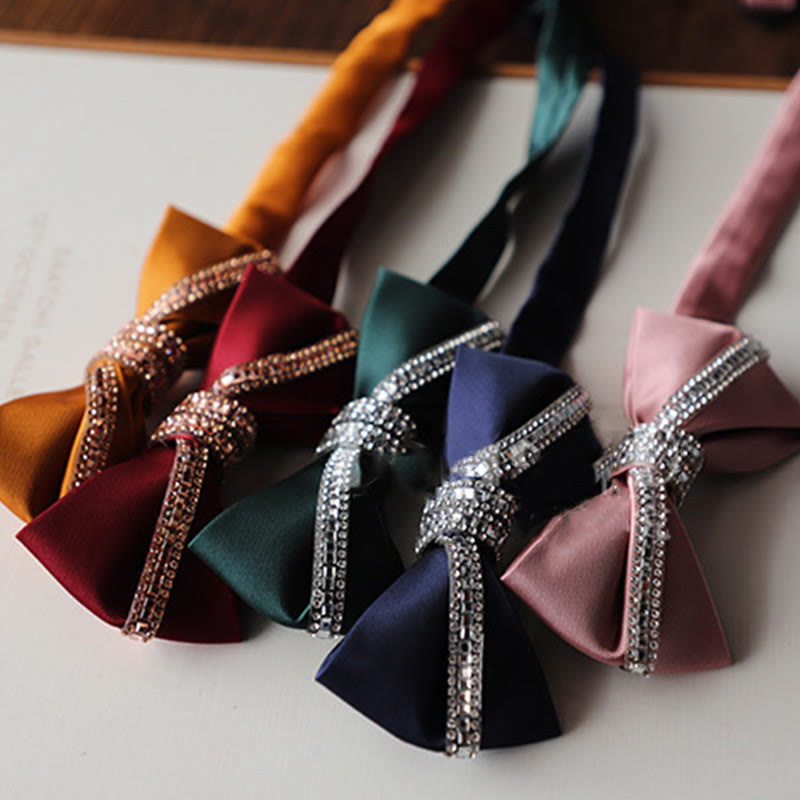 Fliege aus Seidensatin mit Glitzer und Diamanten und verstellbarem Riemen