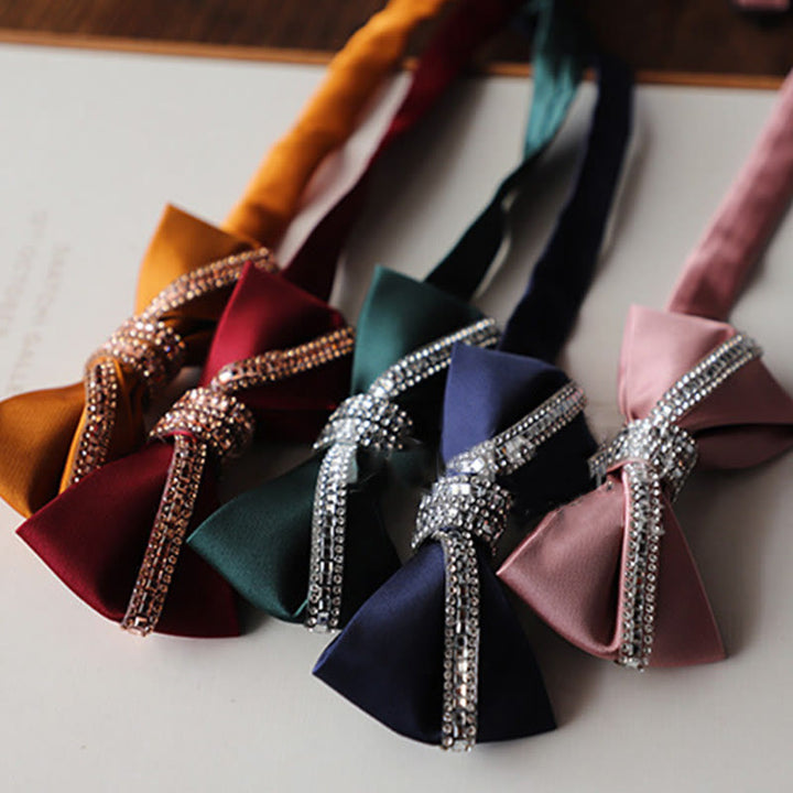 Fliege aus Seidensatin mit Glitzer und Diamanten und verstellbarem Riemen