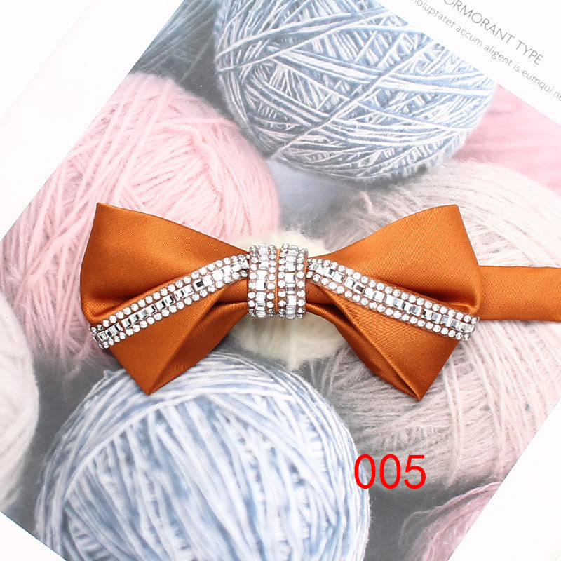 Fliege aus Seidensatin mit Glitzer und Diamanten und verstellbarem Riemen
