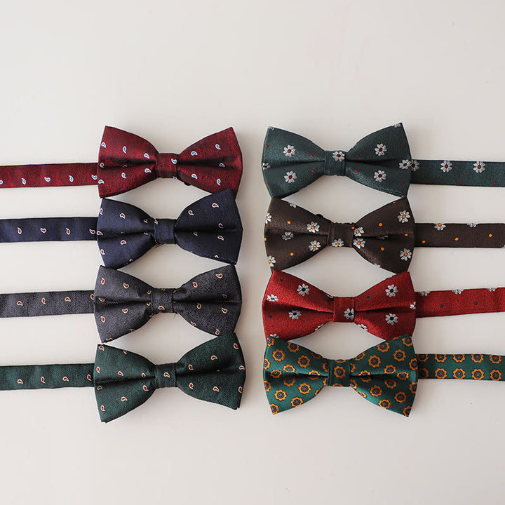 Vorgebundene Fliege mit verstellbarem Riemen und Retro-Blumendruck