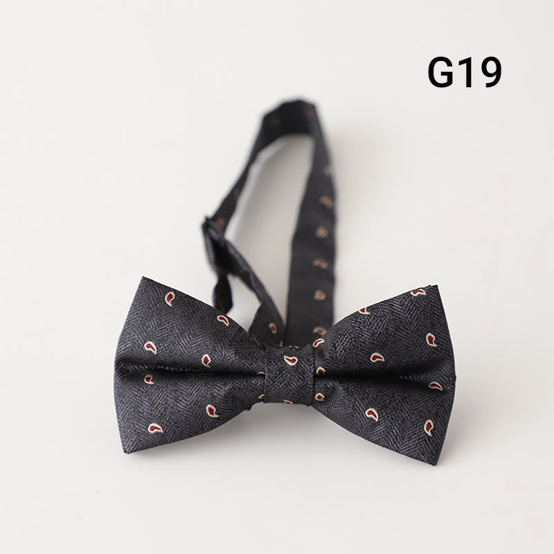 Vorgebundene Fliege mit verstellbarem Riemen und Retro-Blumendruck