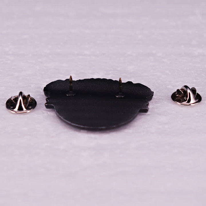 Silberne Brosche mit Skelett-Motiv im Punk-Stil