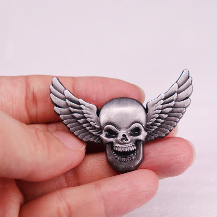 Geflügelte dämonische lachende Totenkopfbrosche