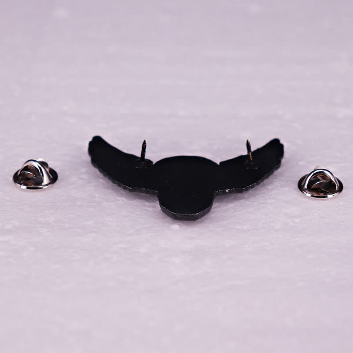 Geflügelte dämonische lachende Totenkopfbrosche