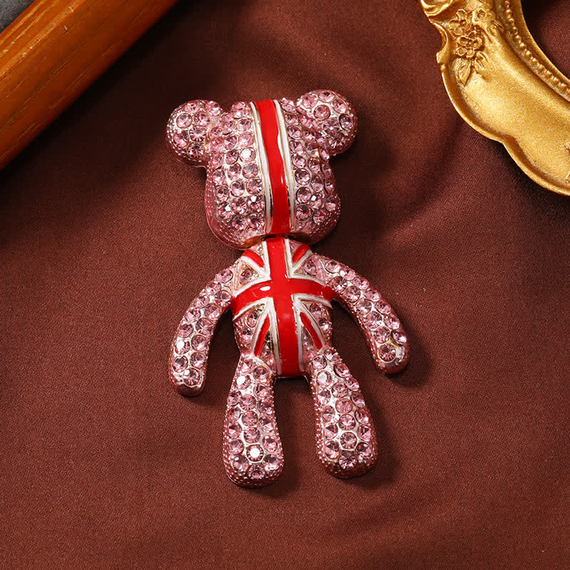 Exquisite Brosche mit süßer Bären-Britenflagge und vollem Kristall