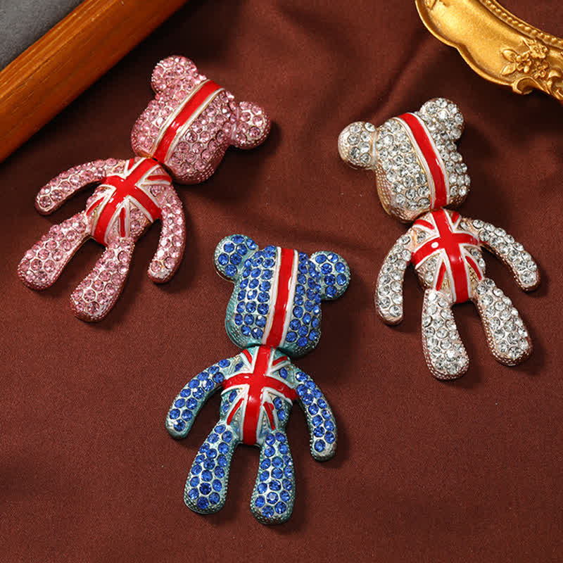 Exquisite Brosche mit süßer Bären-Britenflagge und vollem Kristall