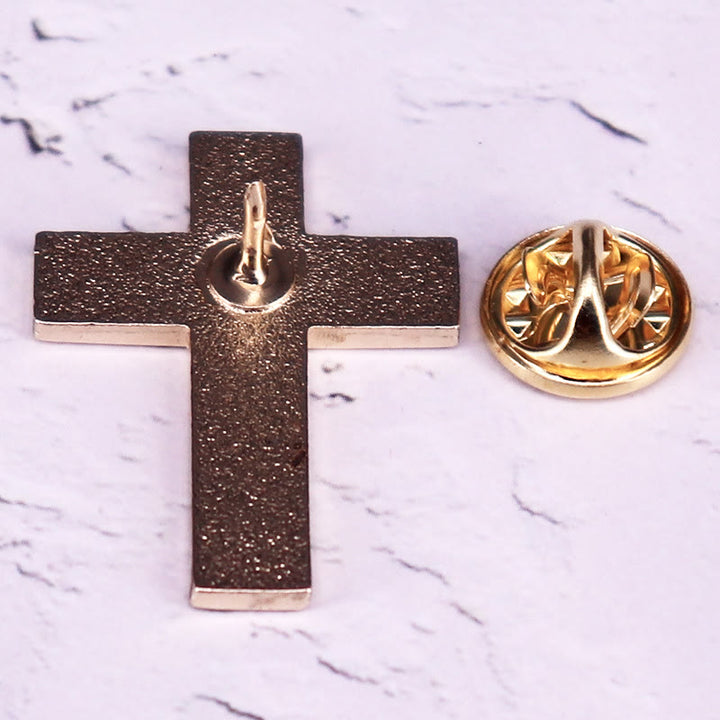 Emaille-Brosche mit floralem Kreuz