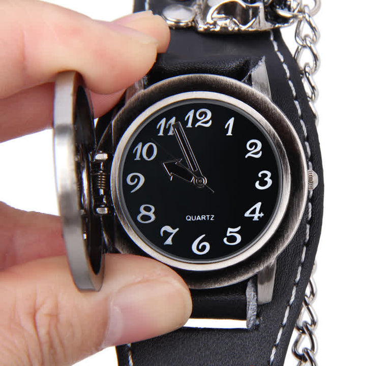 Herrenuhr mit Punk-Nieten-Kettenarmband und Lederarmband und Totenkopf-Abdeckung