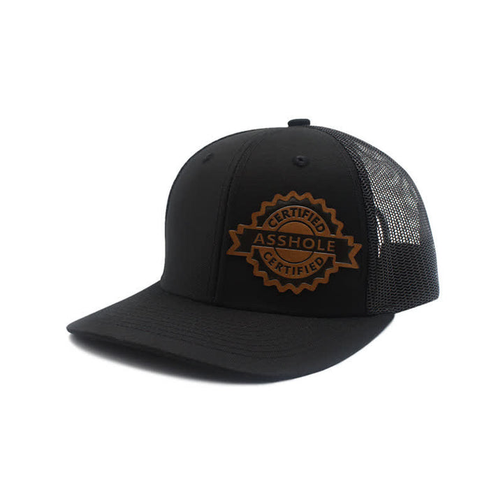 Trucker-Mütze aus braunem Leder mit Buchstabenmuster und Label-Patch