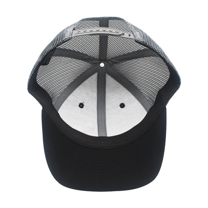 Trucker-Mütze aus braunem Leder mit Buchstabenmuster und Label-Patch