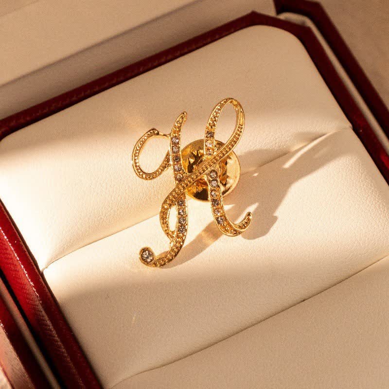 Goldfarbene Brosche mit Strasssteinen im Alphabet-Stil mit Anfangsbuchstaben 26