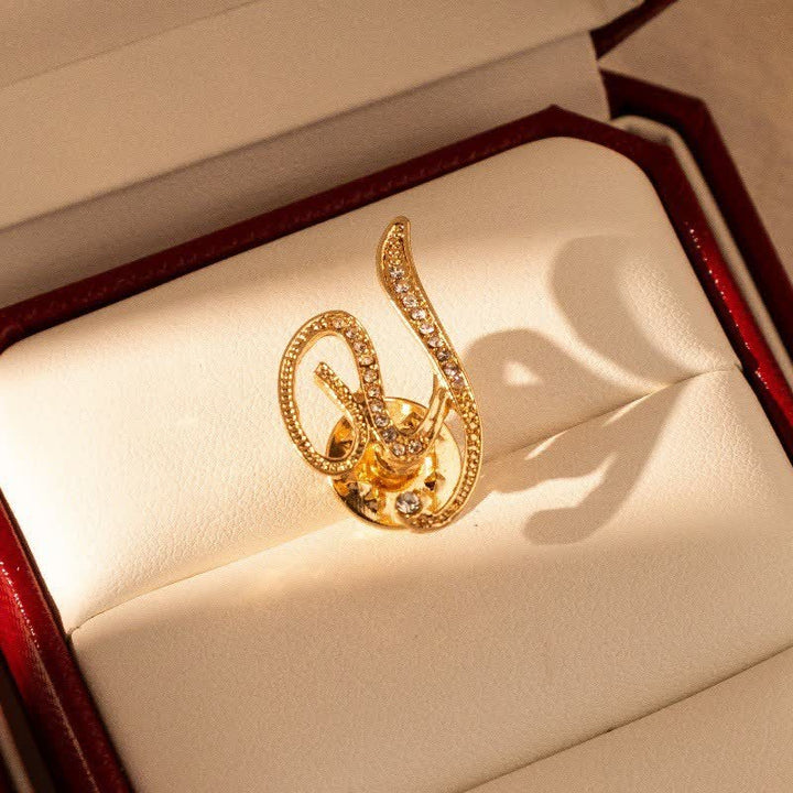 Goldfarbene Brosche mit Strasssteinen im Alphabet-Stil mit Anfangsbuchstaben 26