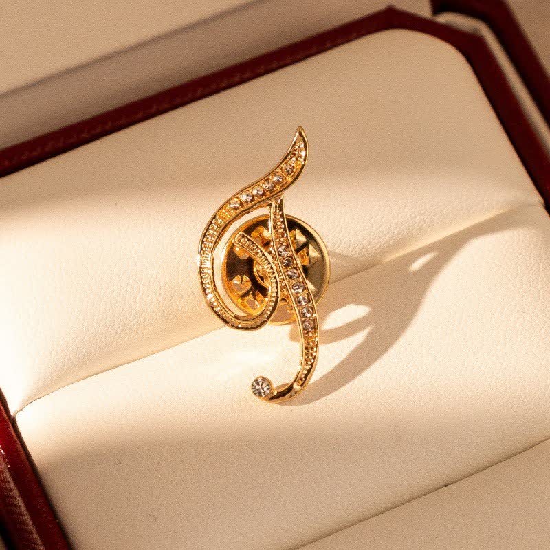 Goldfarbene Brosche mit Strasssteinen im Alphabet-Stil mit Anfangsbuchstaben 26