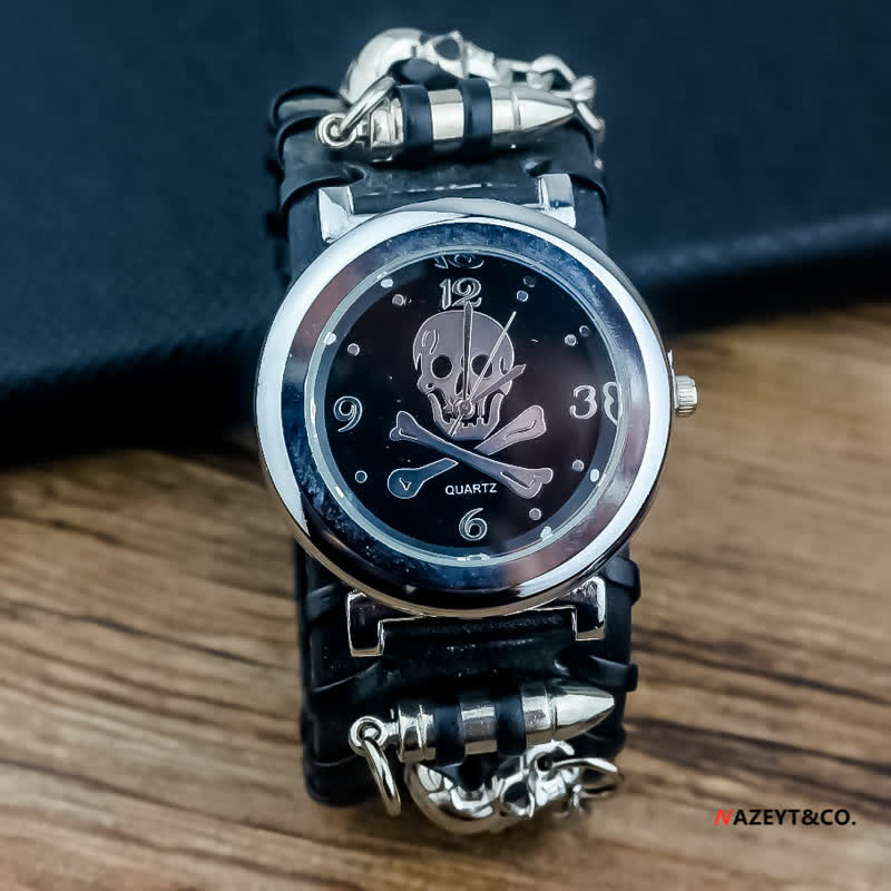 Herrenuhr mit Rock-Totenkopf-Zifferblatt und silberner Flusskette aus Leder