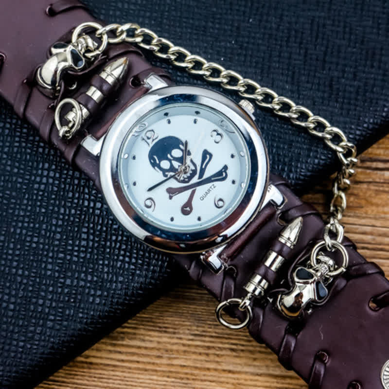 Herrenuhr mit Rock-Totenkopf-Zifferblatt und silberner Flusskette aus Leder