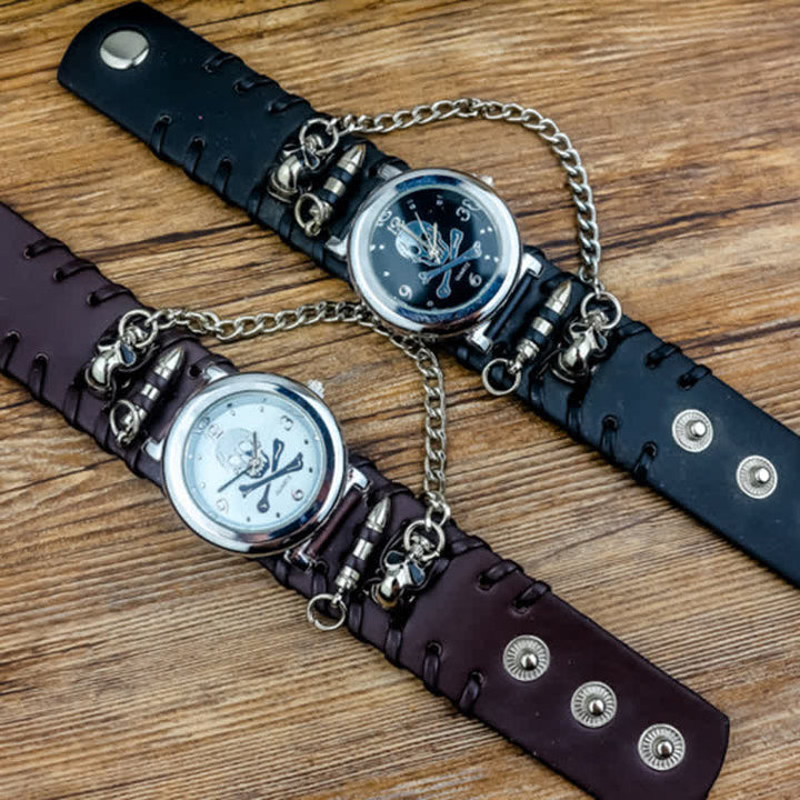 Herrenuhr mit Rock-Totenkopf-Zifferblatt und silberner Flusskette aus Leder