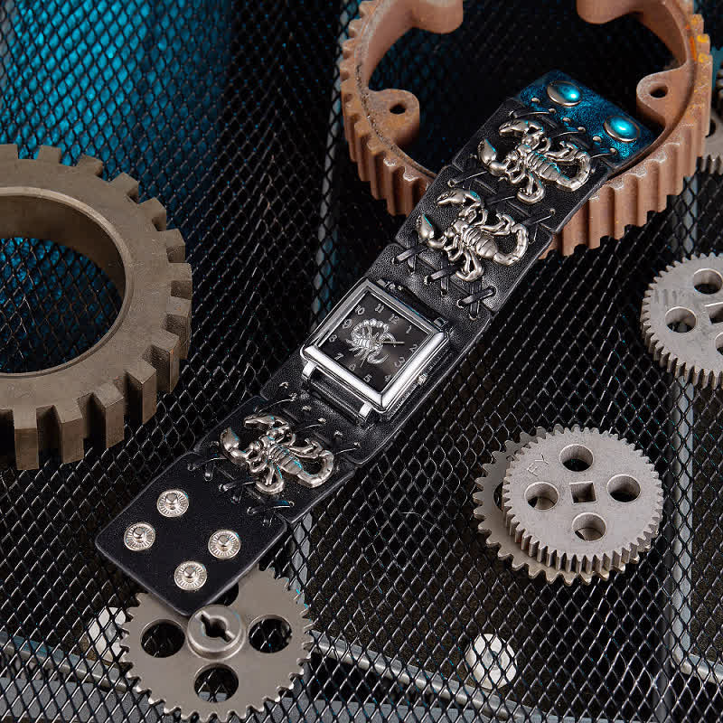 Herrenuhr mit Totenkopf-Nieten, schwarzes Lederarmband