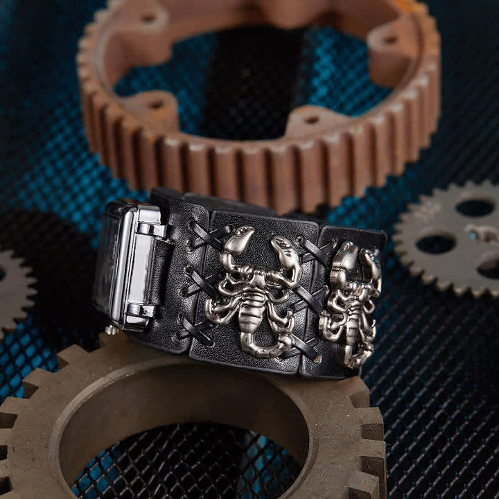 Herrenuhr mit Totenkopf-Nieten, schwarzes Lederarmband