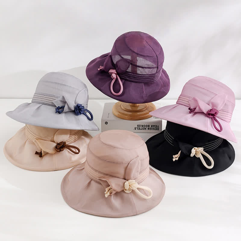 Breiter dekorativer Blumenhut aus echter Seide für Damen im Sommerkleid